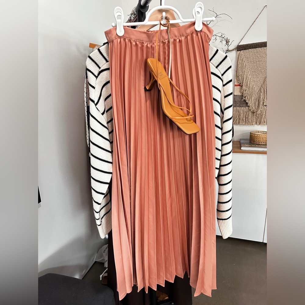 joie Pleated Maxi Skirt - Picture 7 of 10